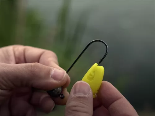 Grub-tartóval ellátott Delphin TYRE jigfej / 5 db | 5g-2/0